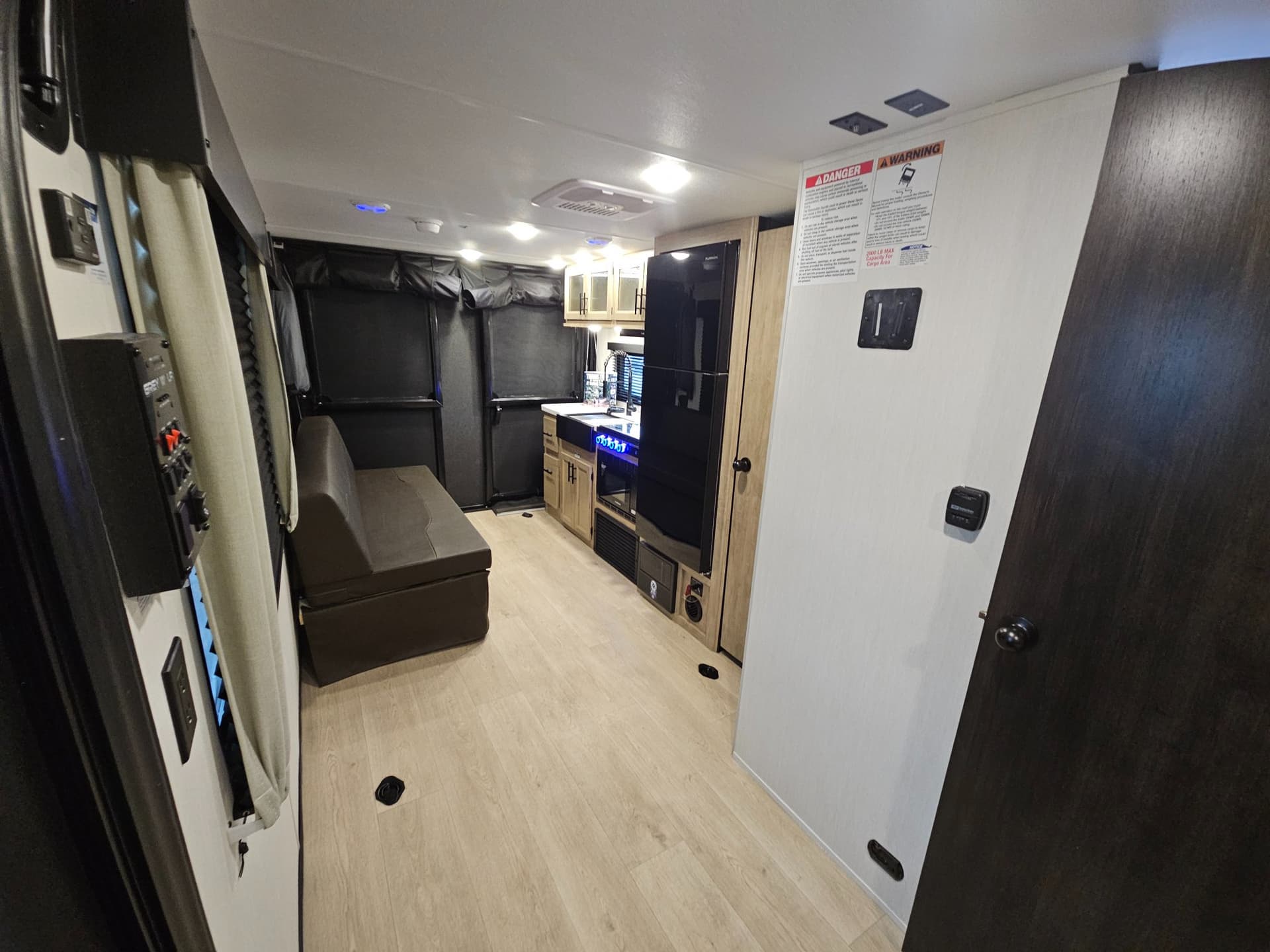 2026 Forest River 2026 Forest River Cherokee Grey Wolf Black Label Toy Hauler - thumbnail 6