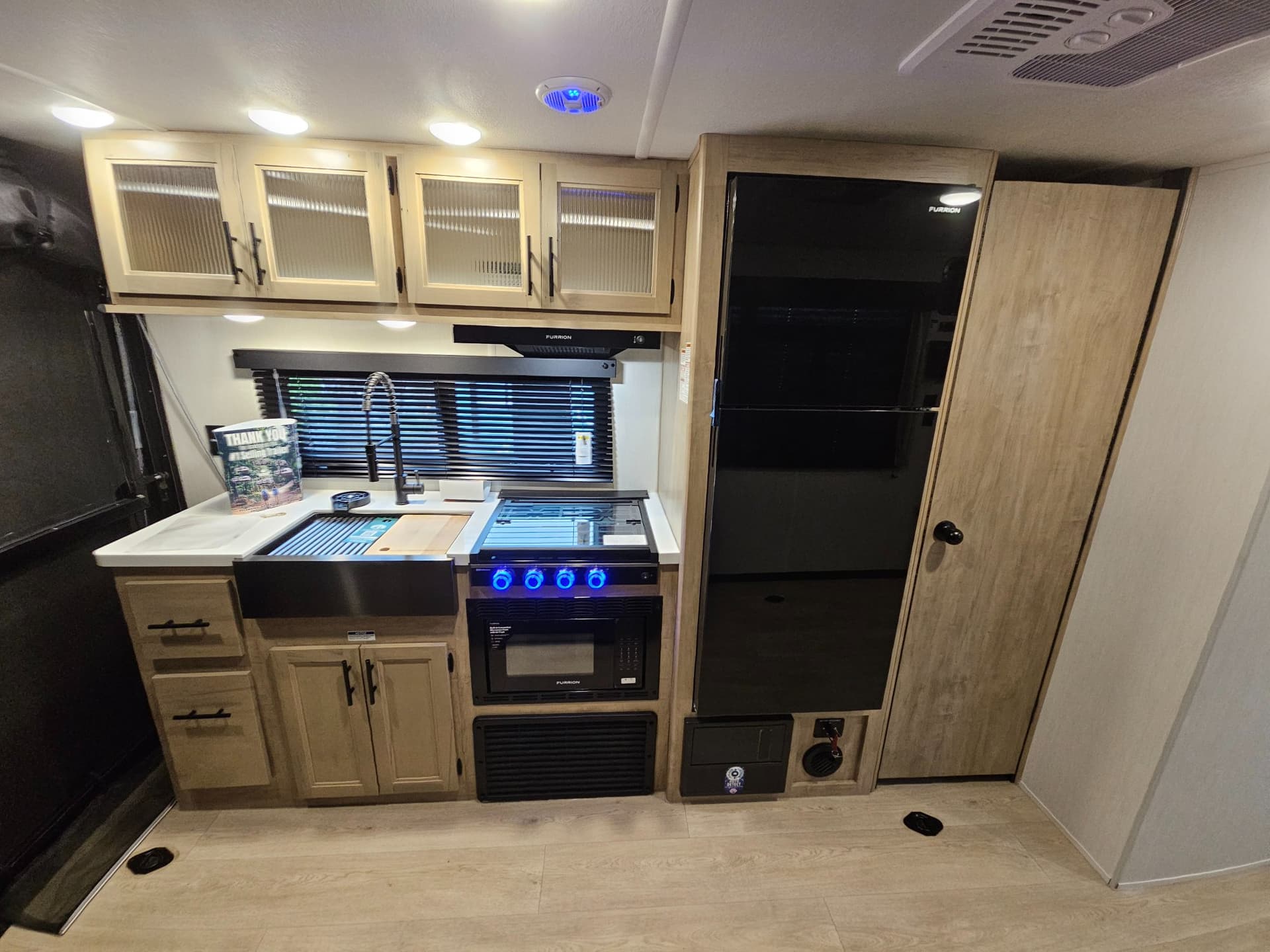 2026 Forest River 2026 Forest River Cherokee Grey Wolf Black Label Toy Hauler - thumbnail 9