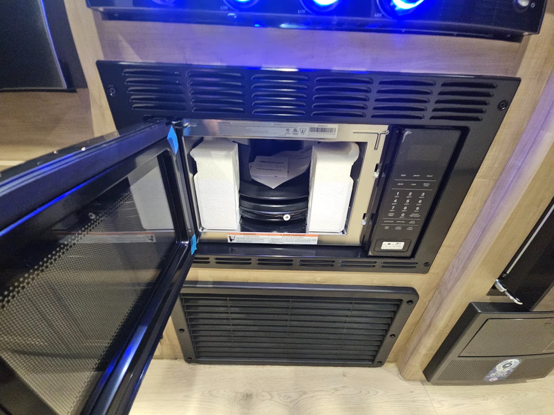 2026 Forest River 2026 Forest River Cherokee Grey Wolf Black Label Toy Hauler - thumbnail 13