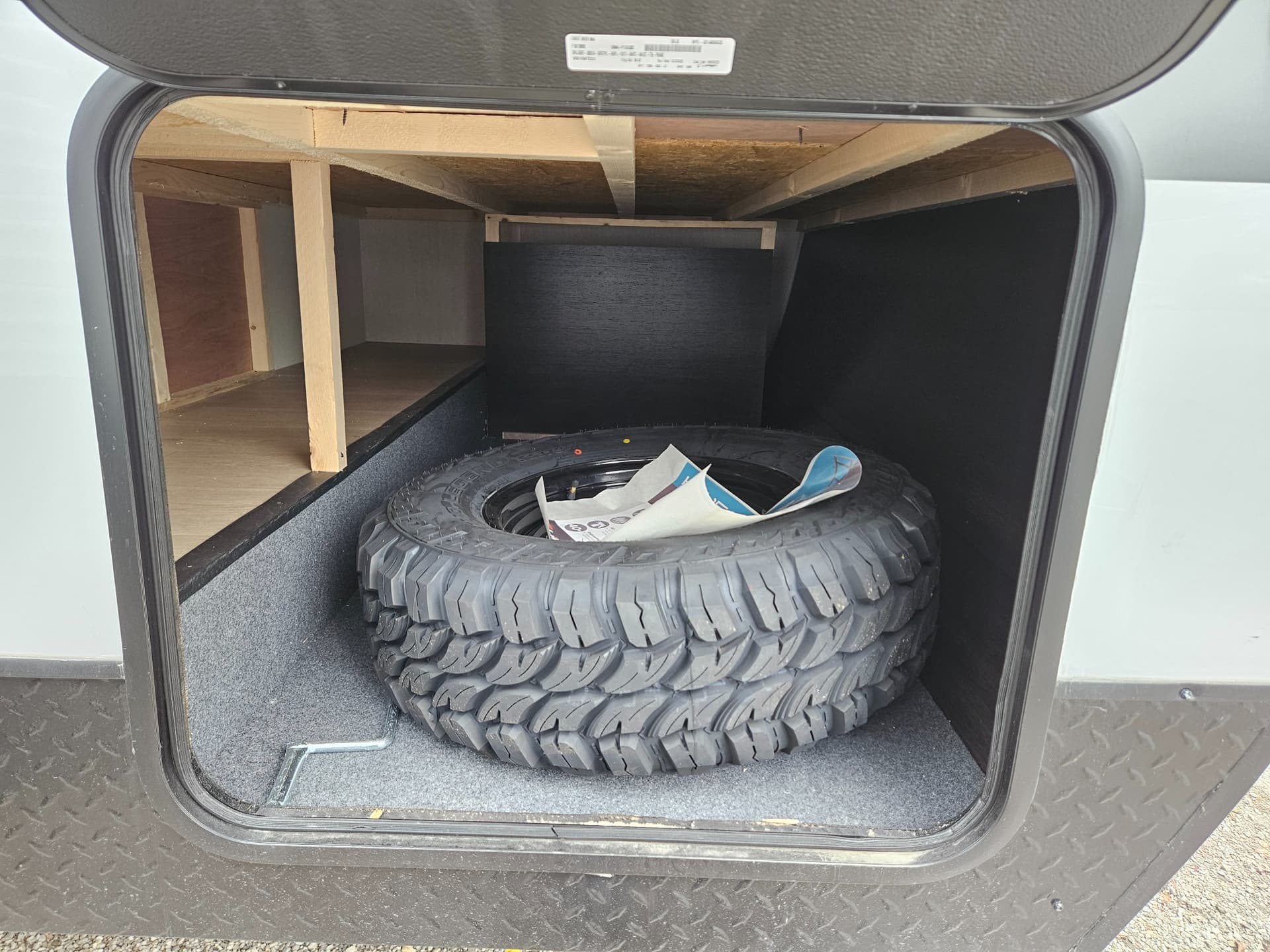 2026 Forest River 2026 Forest River Cherokee Grey Wolf Black Label Toy Hauler - thumbnail 28