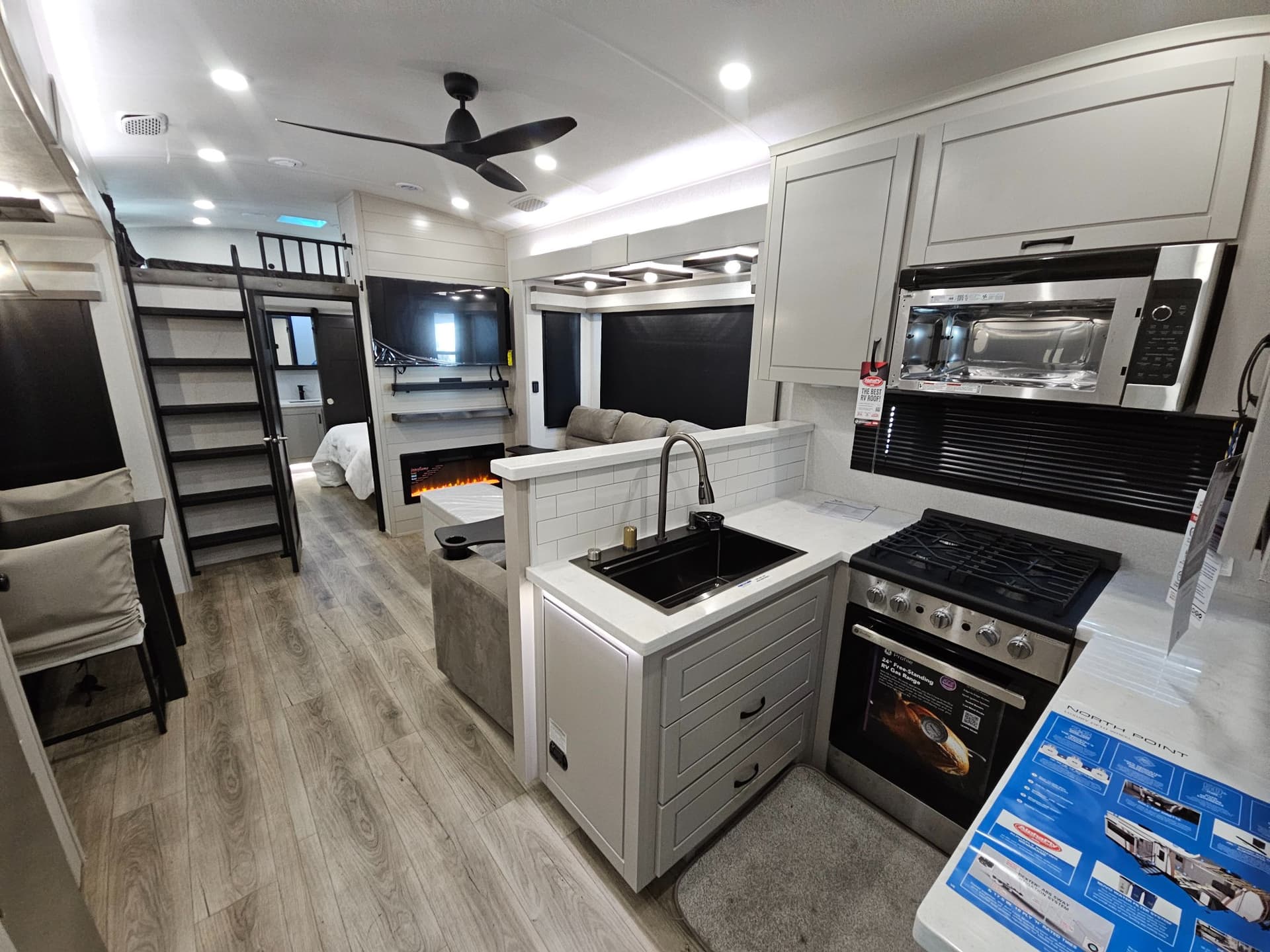 2026 Jayco 2026 Jayco North Point - thumbnail 4