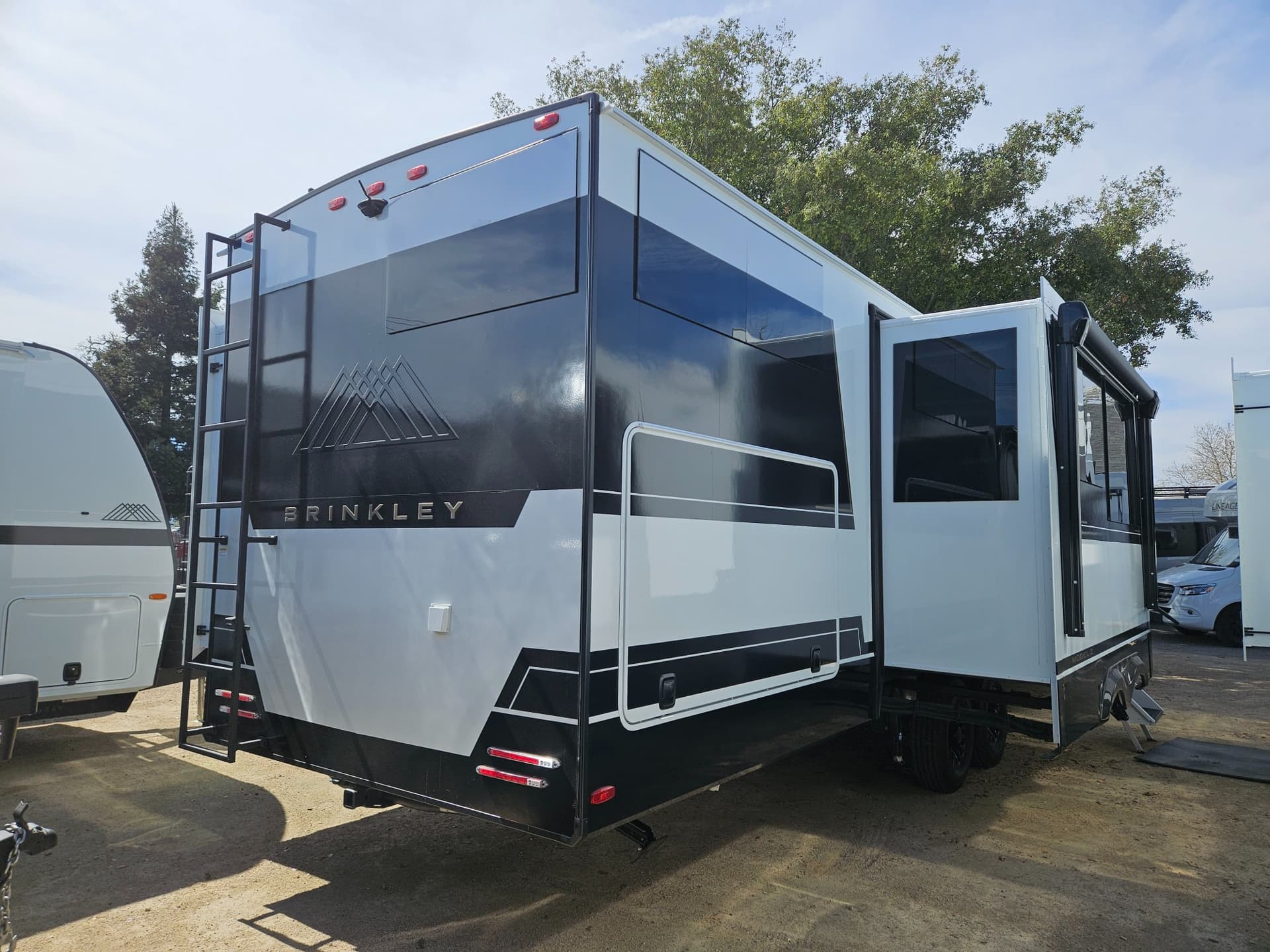 2026 Brinkley RV 2026 Brinkley RV Model Z - thumbnail 2