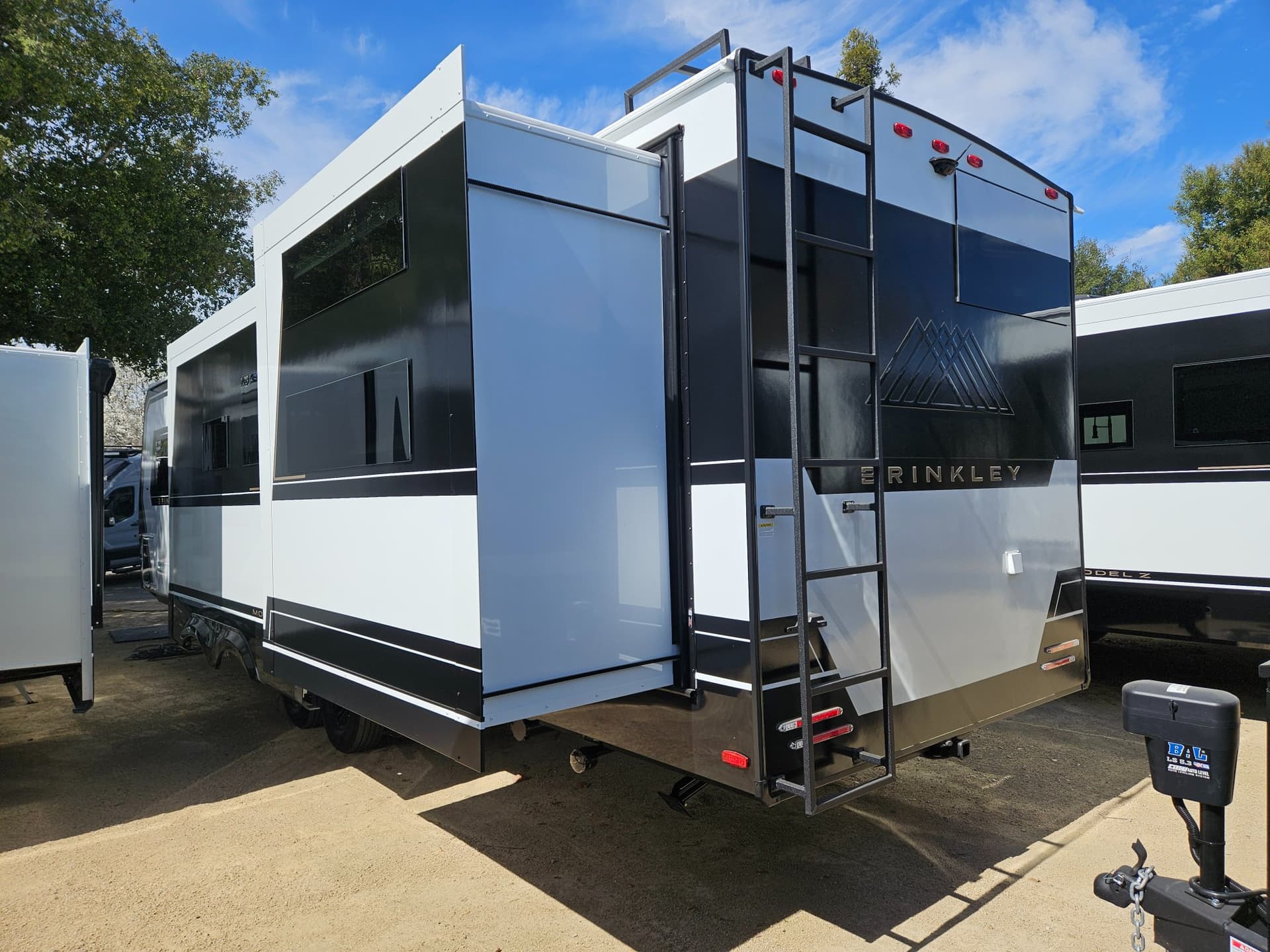 2026 Brinkley RV 2026 Brinkley RV Model Z - thumbnail 3