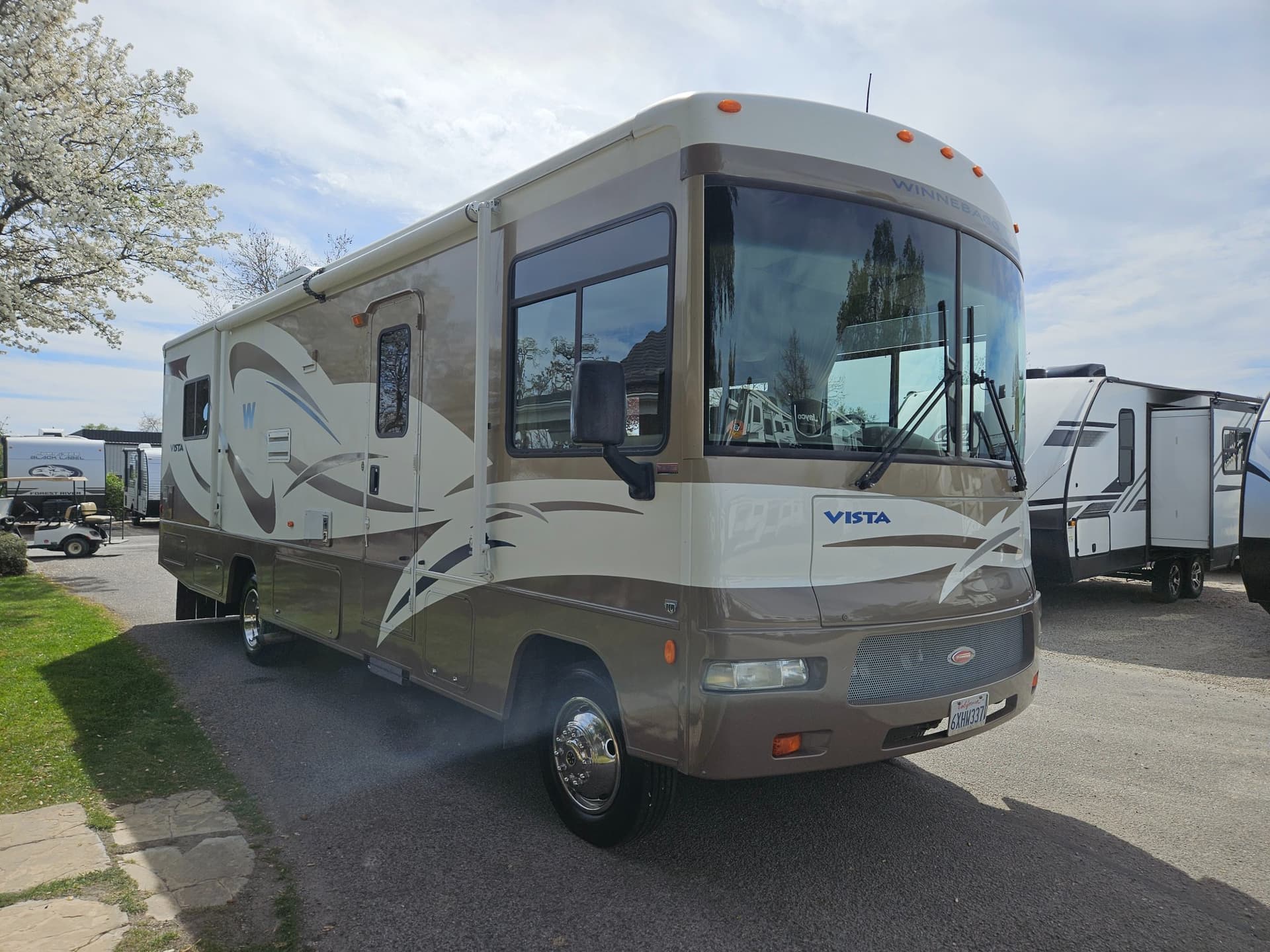 2009 Winnebago Vista 30B