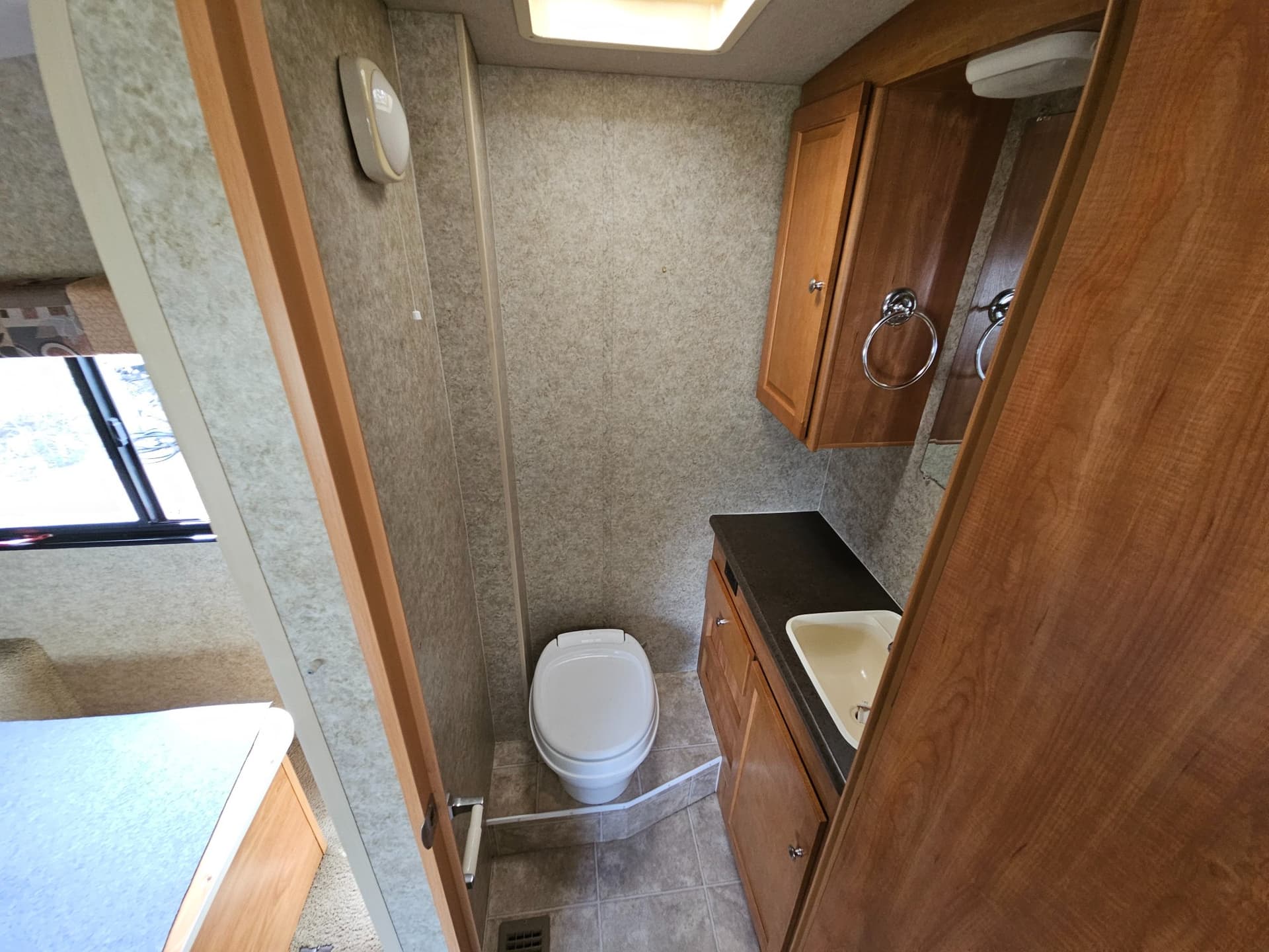 2009 Winnebago 2009 Winnebago Vista - thumbnail 21