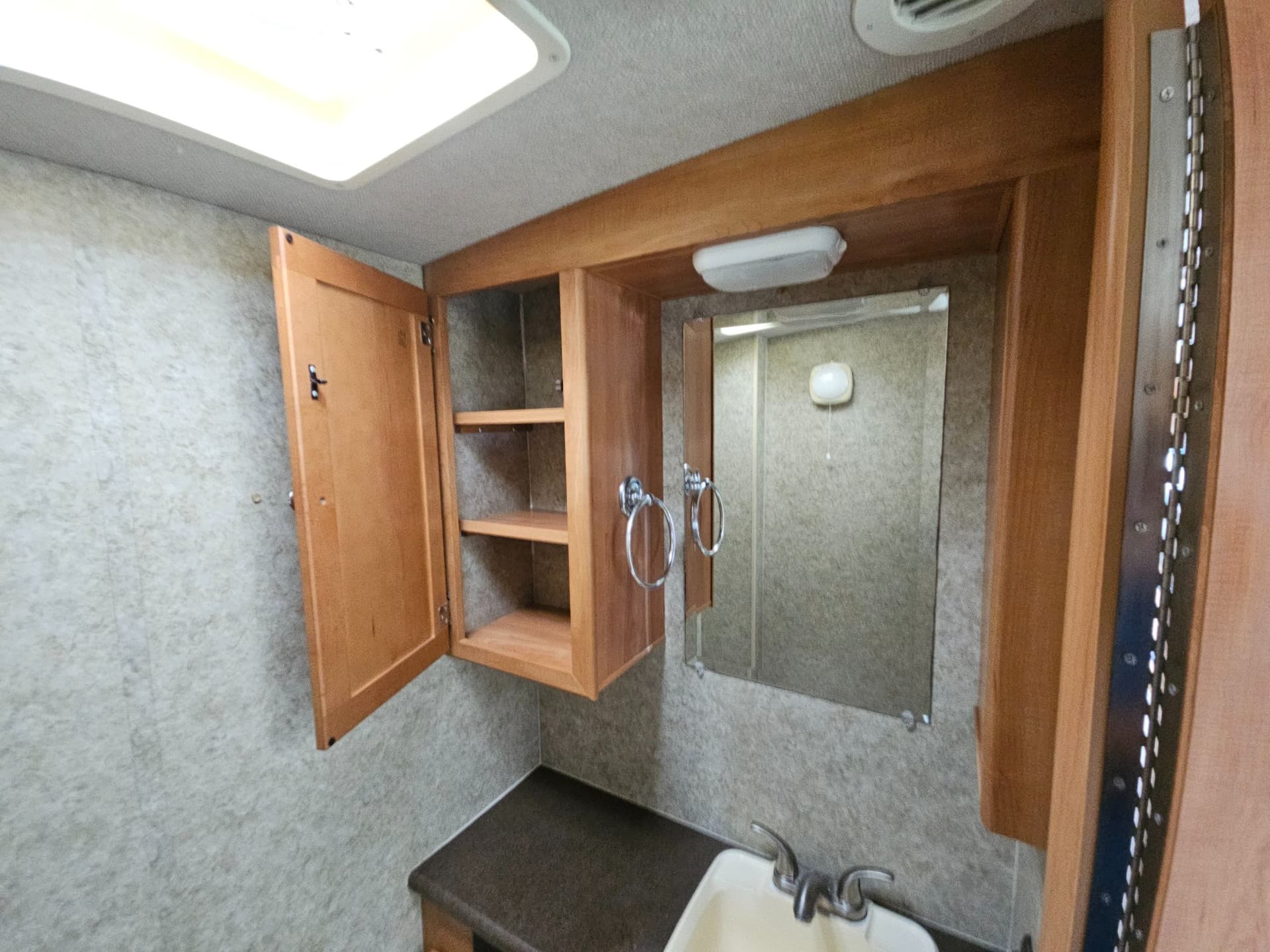 2009 Winnebago 2009 Winnebago Vista - thumbnail 23