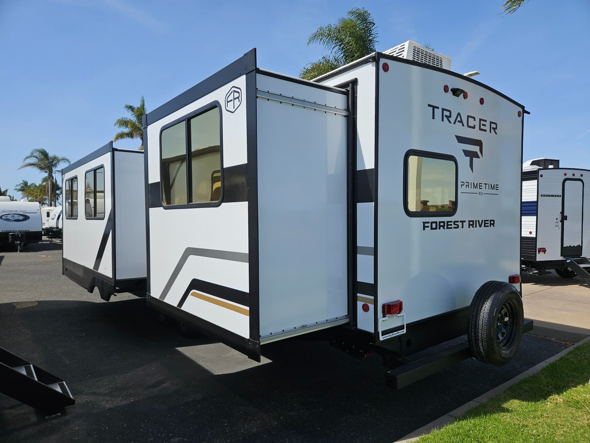 2026 Prime Time RV 2026 Prime Time RV Tracer - thumbnail 3