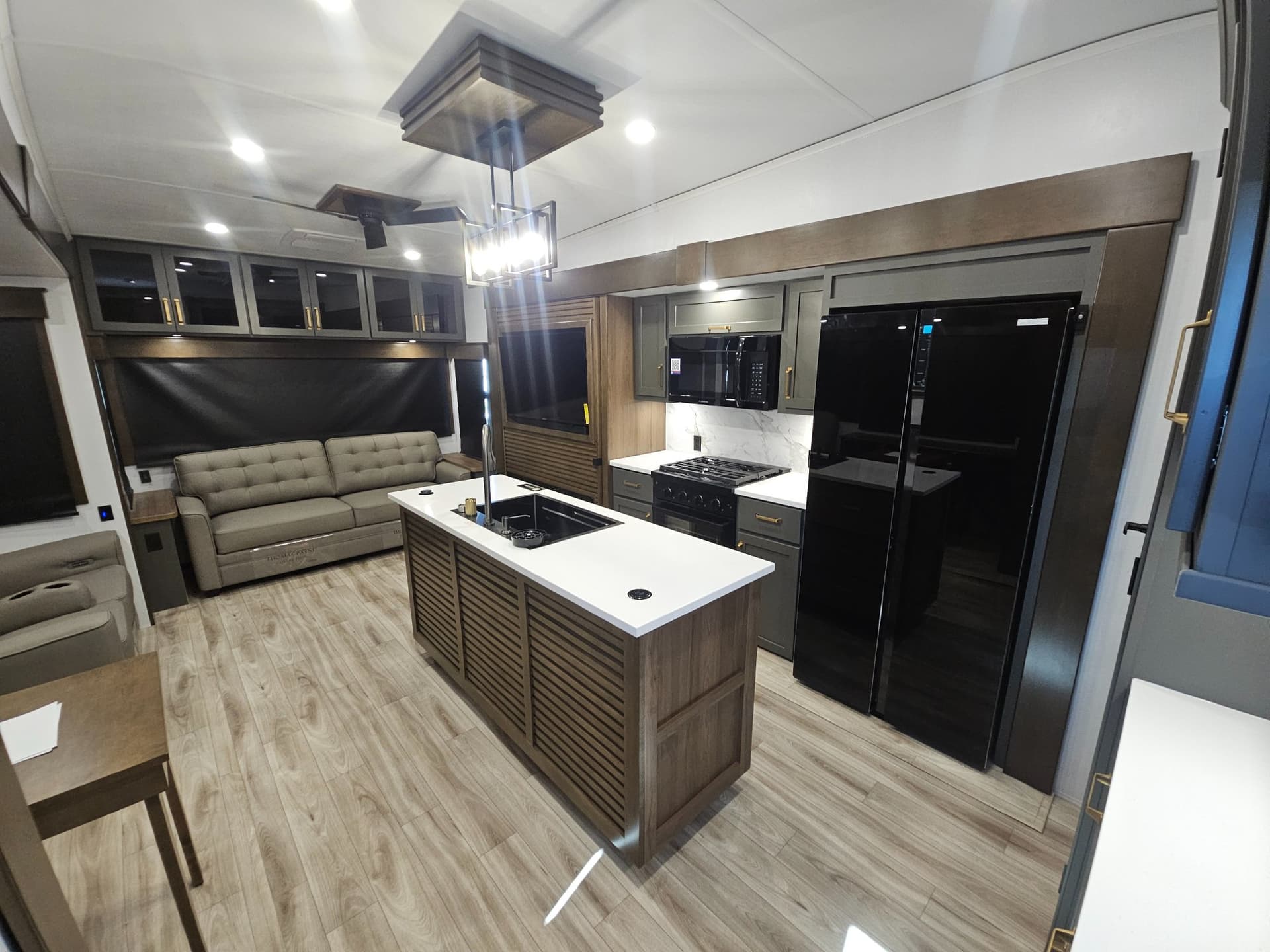 2026 Keystone RV 2026 Keystone RV Montana High Country - thumbnail 5