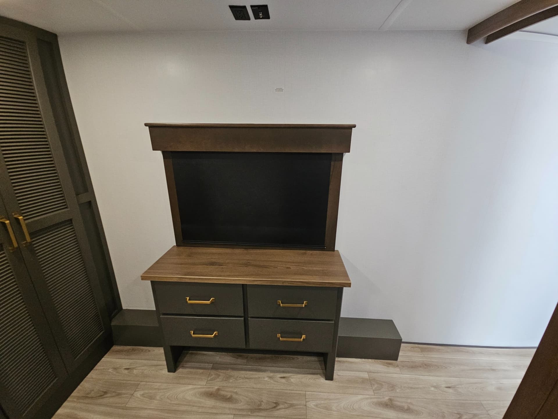 2026 Keystone RV 2026 Keystone RV Montana High Country - thumbnail 40