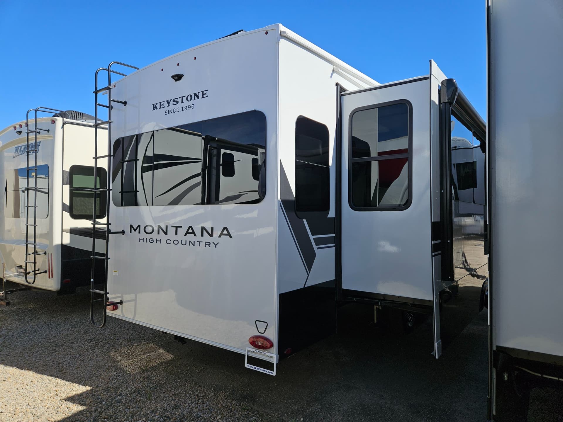 2026 Keystone RV 2026 Keystone RV Montana High Country - thumbnail 2
