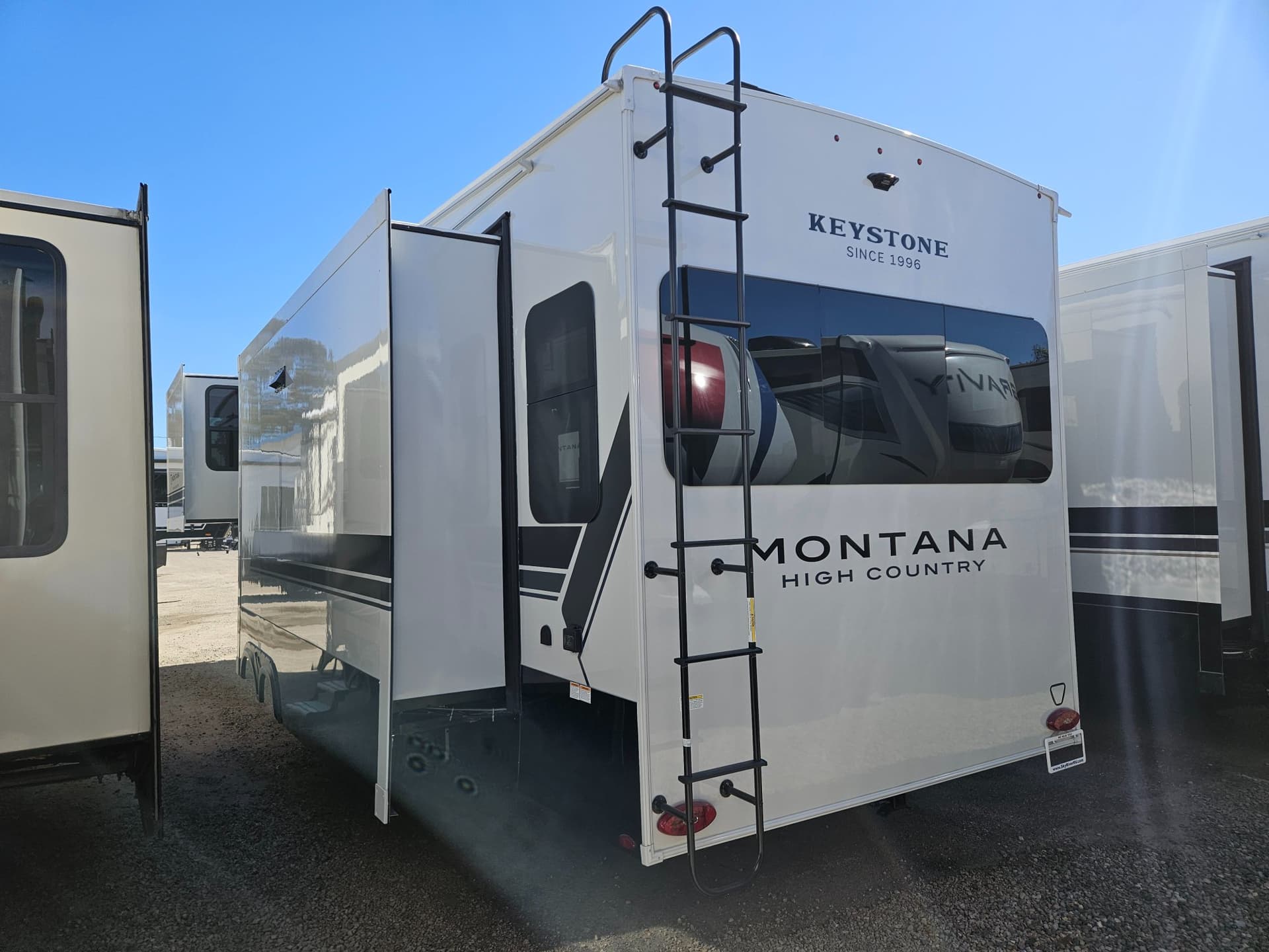 2026 Keystone RV 2026 Keystone RV Montana High Country - thumbnail 3