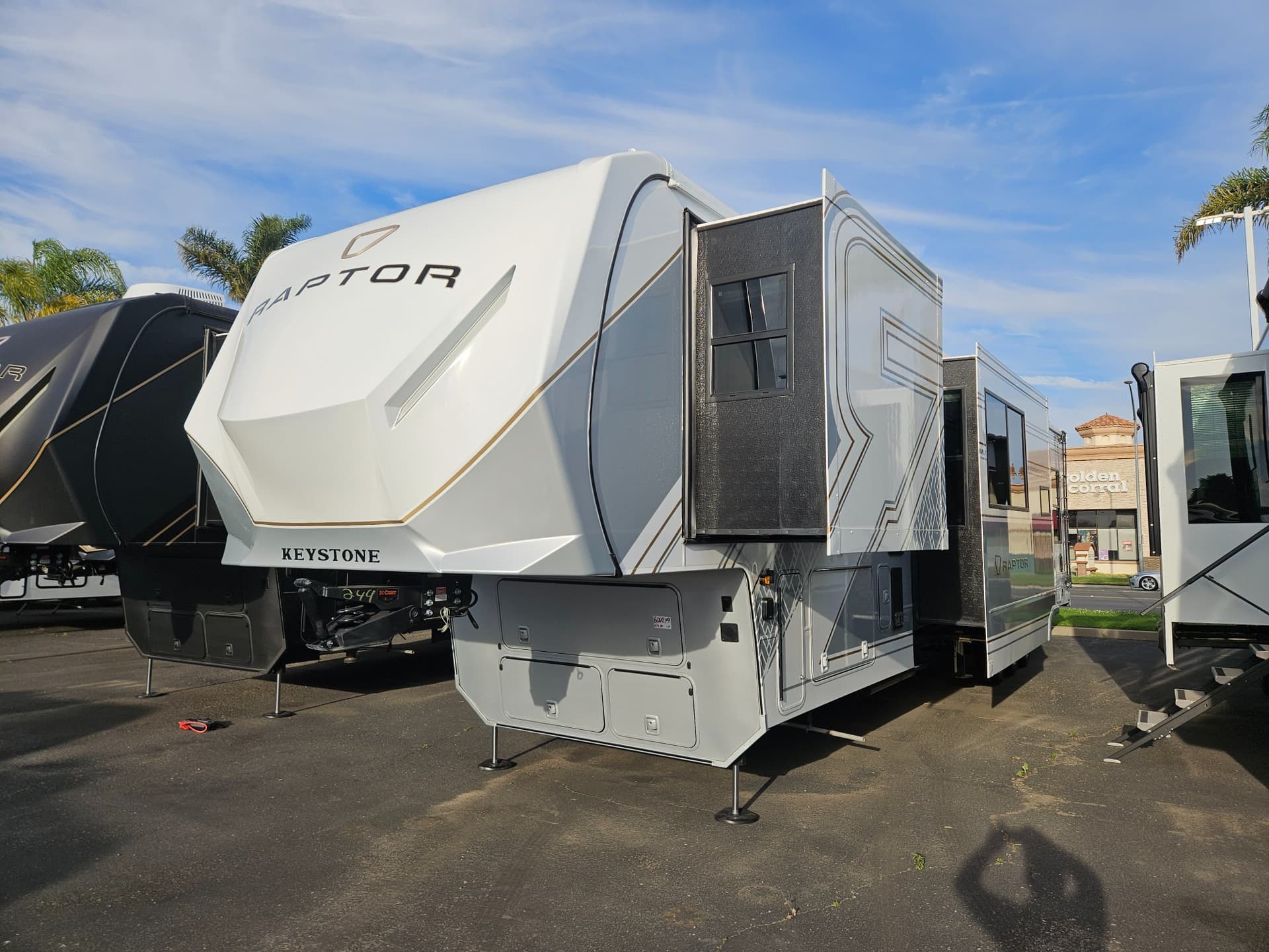 2026 Keystone RV 2026 Keystone RV Raptor - thumbnail 4