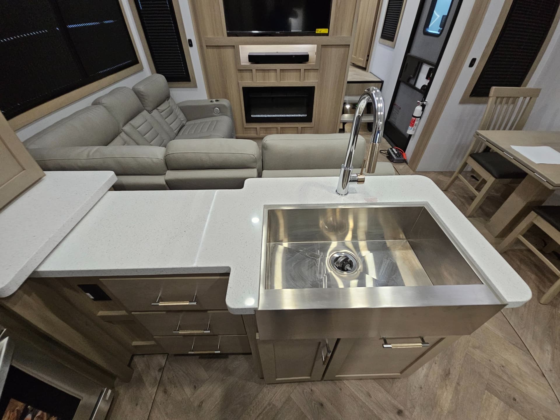 2026 Keystone RV 2026 Keystone RV Raptor - thumbnail 15