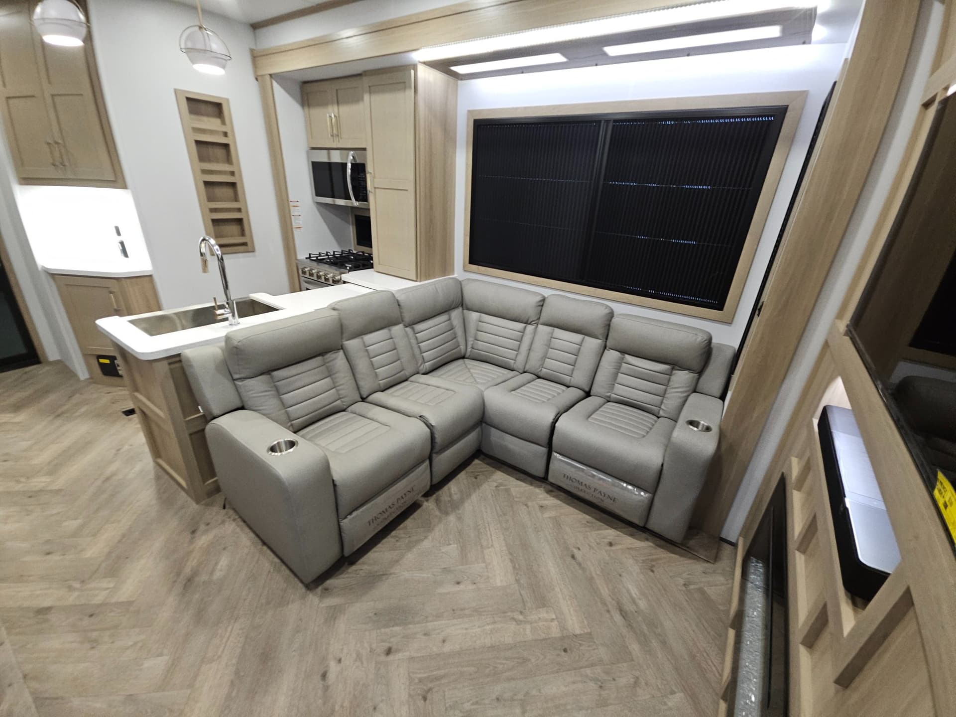 2026 Keystone RV 2026 Keystone RV Raptor - thumbnail 21