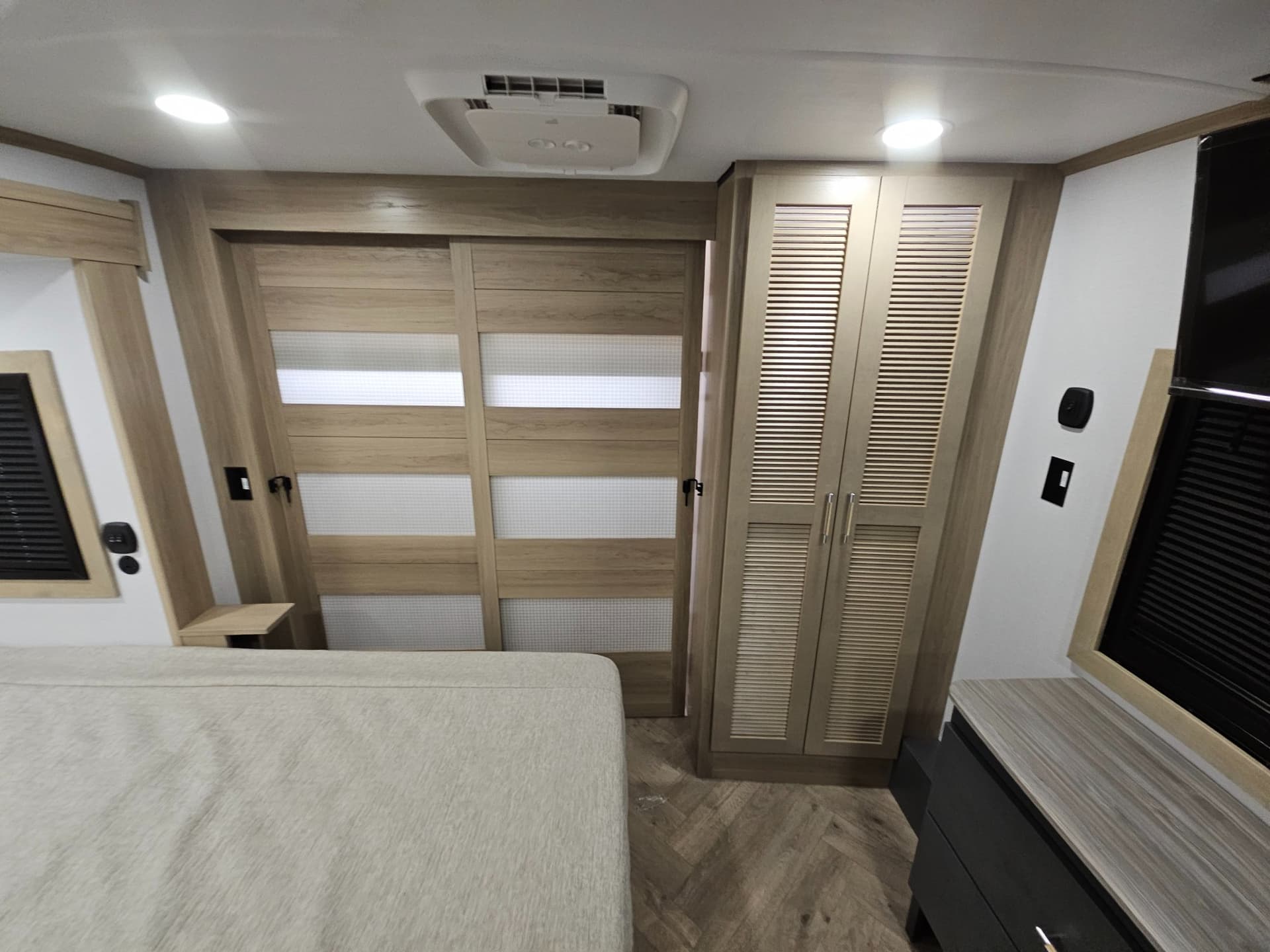 2026 Keystone RV 2026 Keystone RV Raptor - thumbnail 33