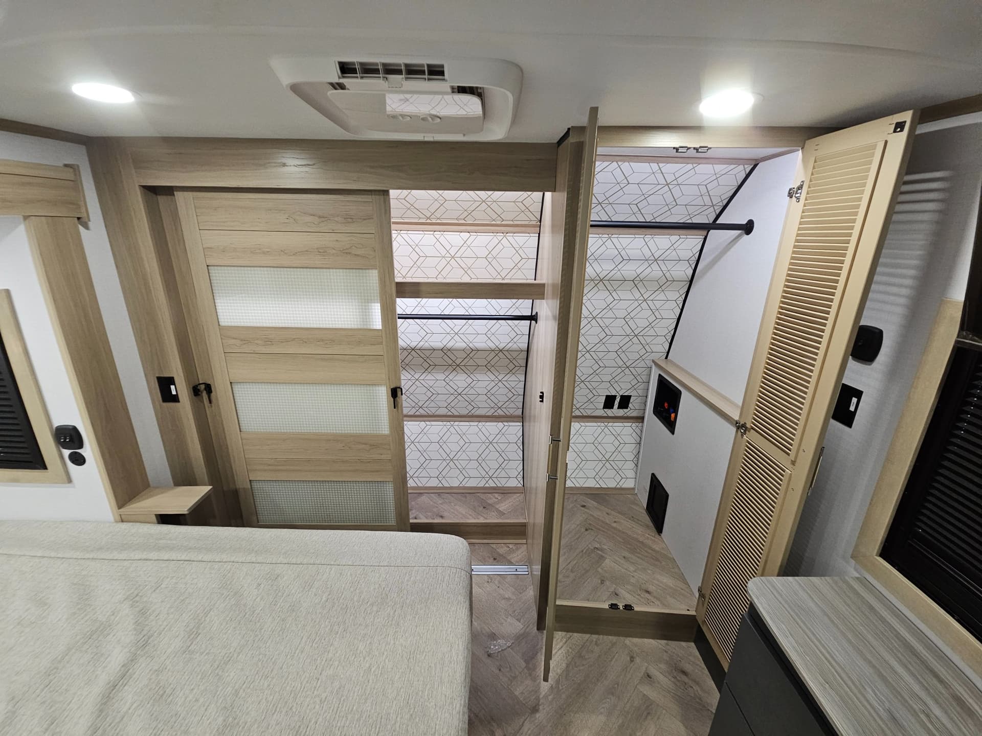 2026 Keystone RV 2026 Keystone RV Raptor - thumbnail 34