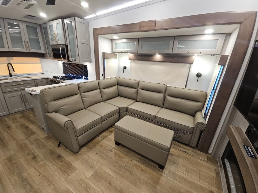 2026 Alliance RV 2026 Alliance RV Paradigm - thumbnail 25