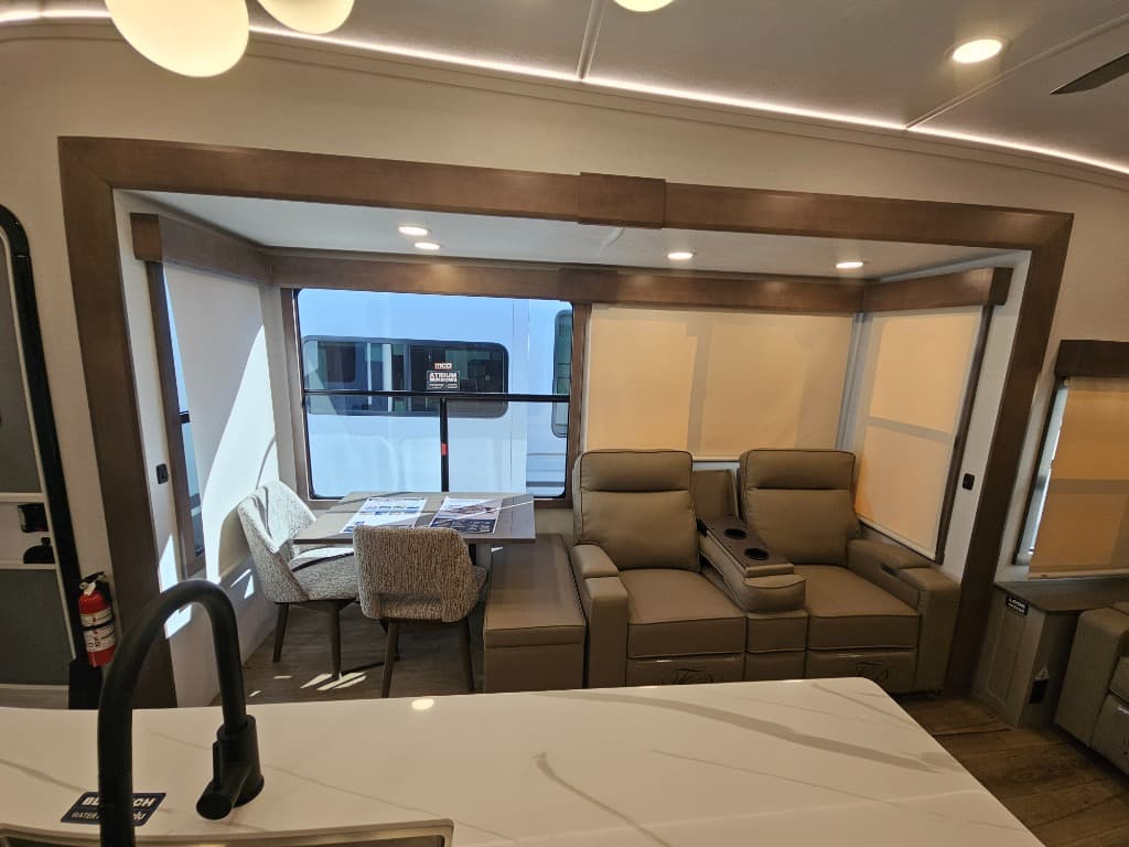 2026 Alliance RV 2026 Alliance RV Paradigm - thumbnail 10