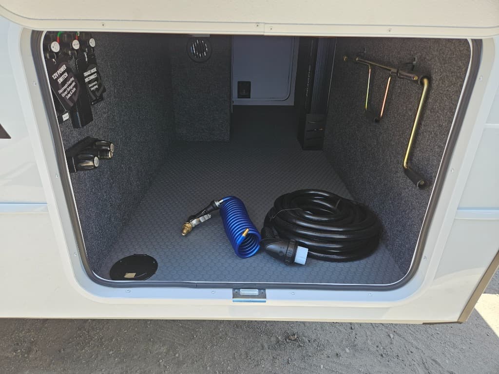 2026 Brinkley RV 2026 Brinkley RV Model I - thumbnail 10