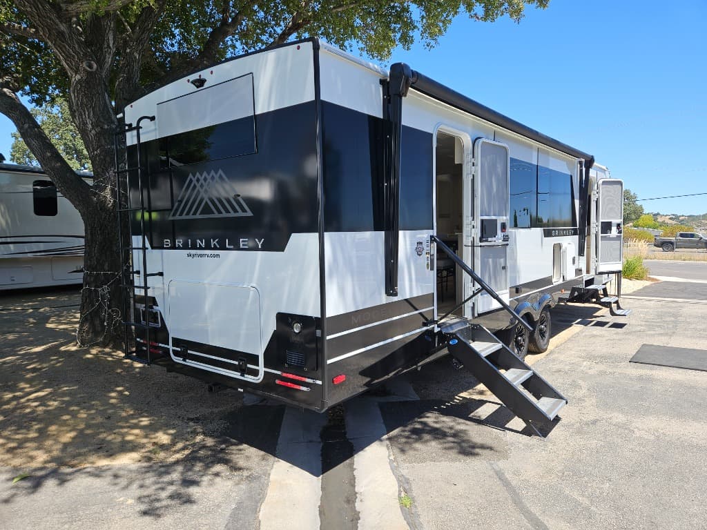 2026 Brinkley RV 2026 Brinkley RV Model I - thumbnail 3