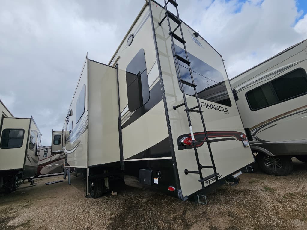 2022 Jayco 2022 Jayco Pinnacle - thumbnail 3