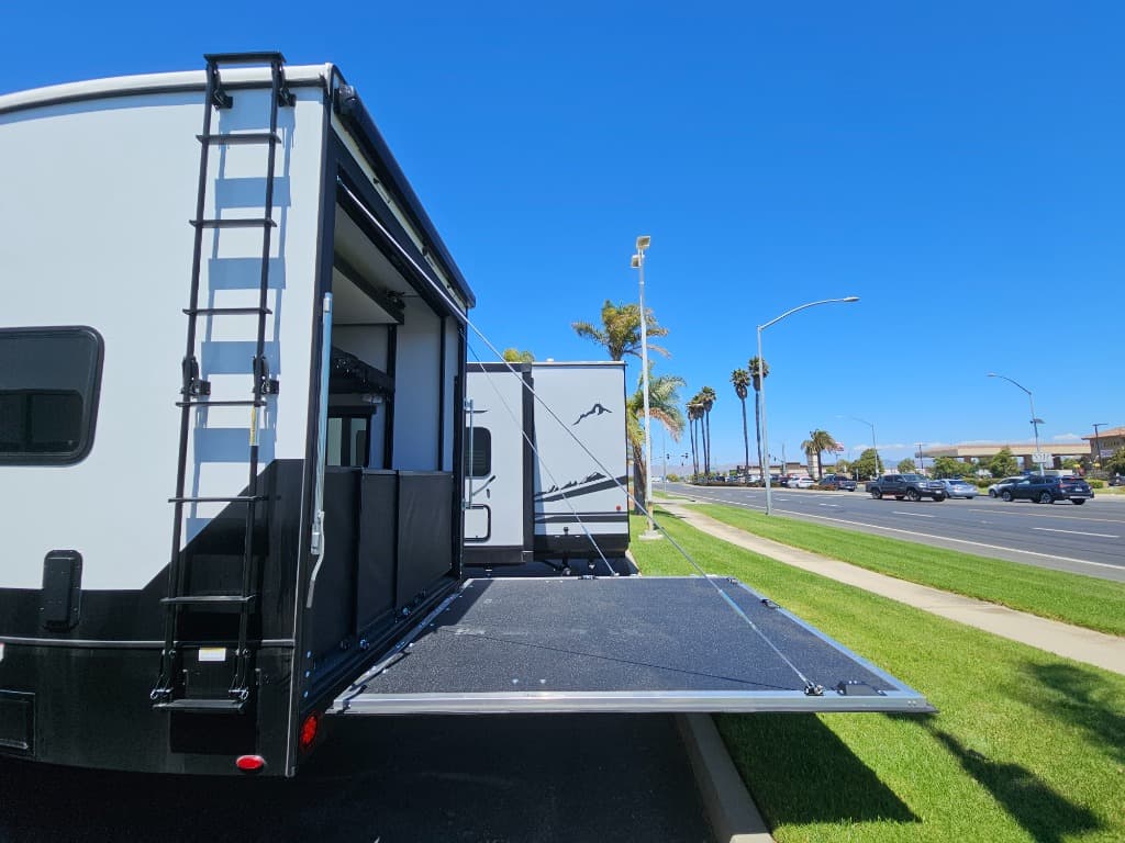 2025 Keystone RV 2025 Keystone RV Raptor Carbon Series - thumbnail 8