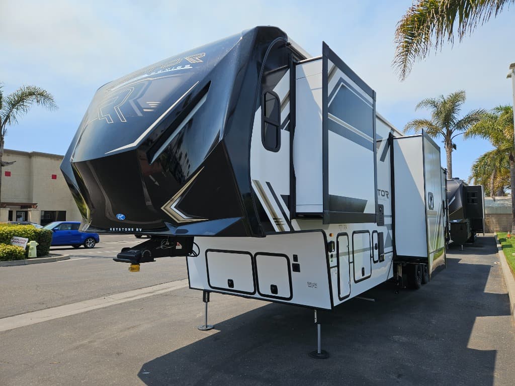2025 Keystone RV 2025 Keystone RV Raptor Carbon - thumbnail 6