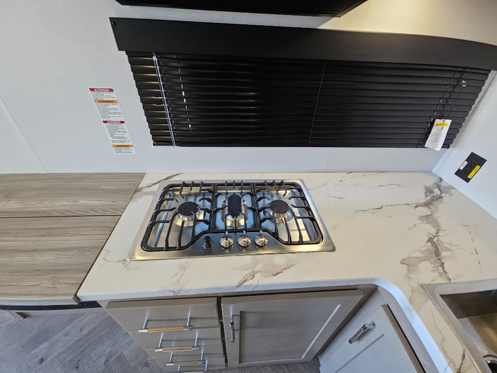 2026 Keystone RV 2026 Keystone RV Raptor Carbon Series - thumbnail 19