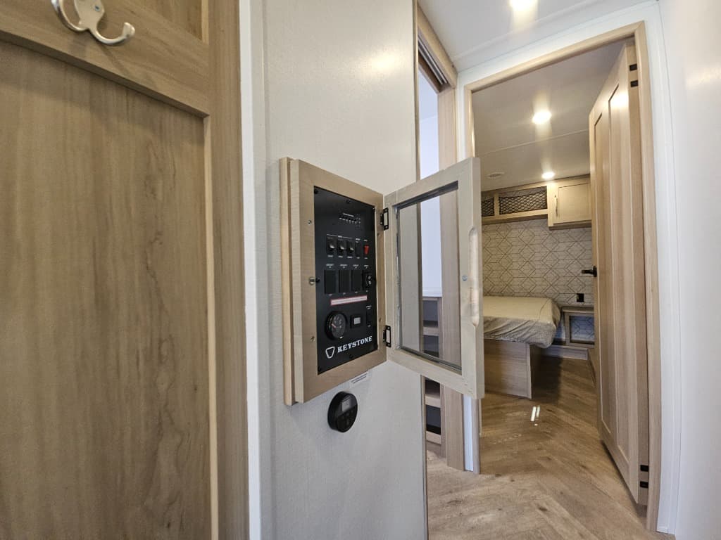 2026 Keystone RV 2026 Keystone RV Raptor Carbon Series - thumbnail 22