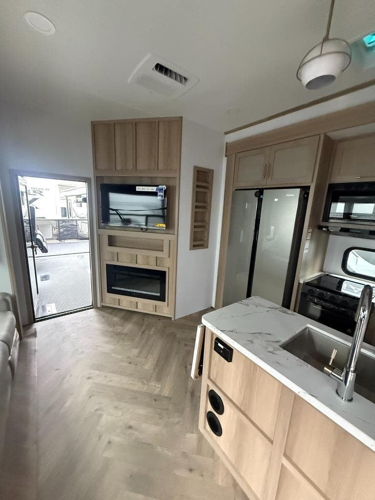 2026 Keystone RV 2026 Keystone RV Raptor Carbon - thumbnail 13