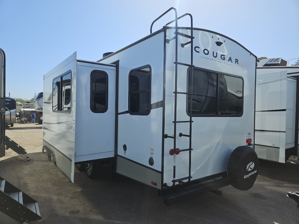 2025 Keystone RV 2025 Keystone RV Cougar Half-Ton - thumbnail 3