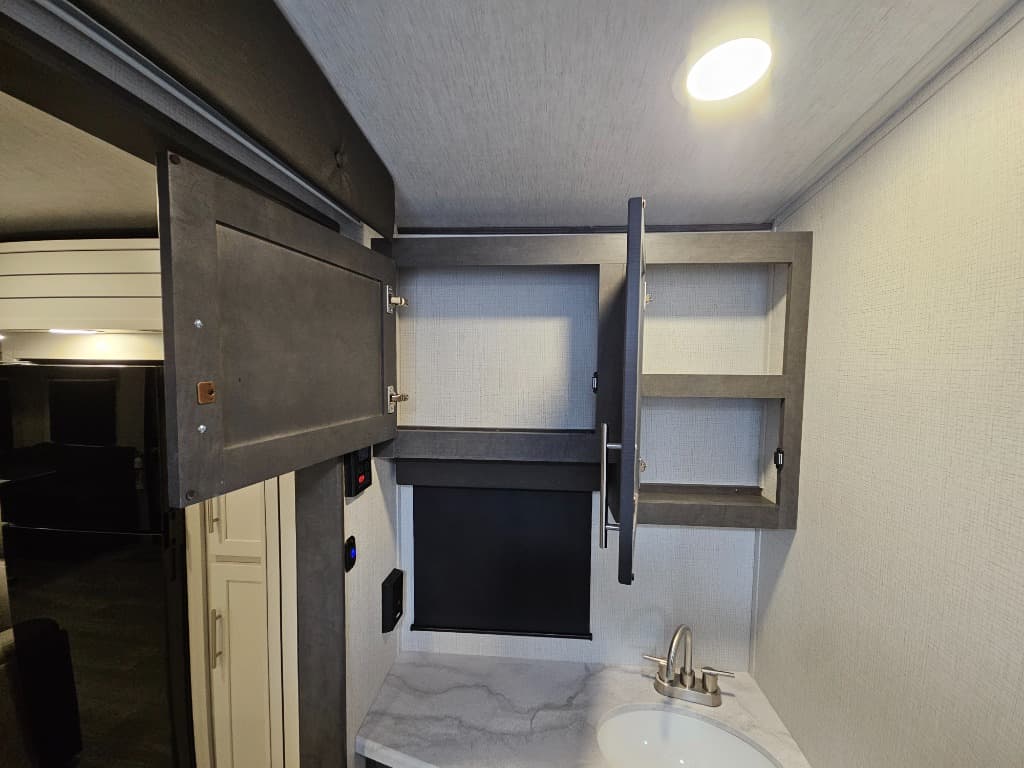 2025 Keystone RV 2025 Keystone RV Cougar Half-Ton - thumbnail 32