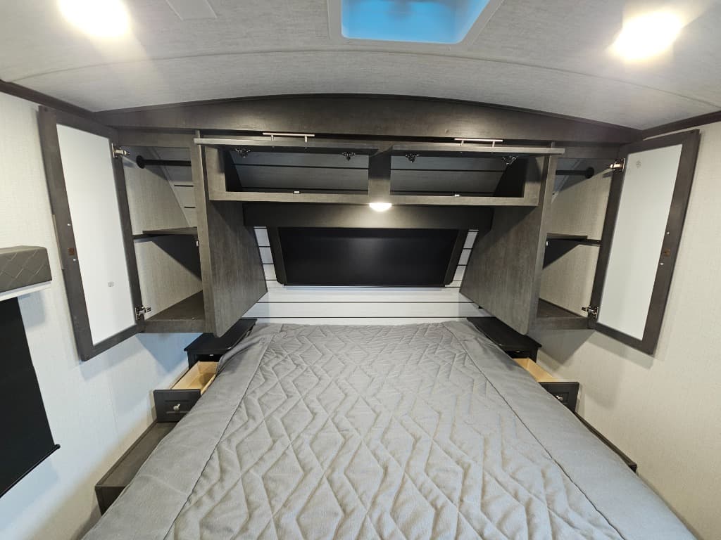 2025 Keystone RV 2025 Keystone RV Cougar Half-Ton - thumbnail 38