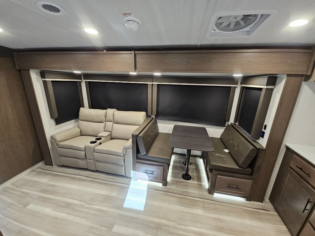 2026 Keystone RV 2026 Keystone RV Cougar Half-Ton - thumbnail 7