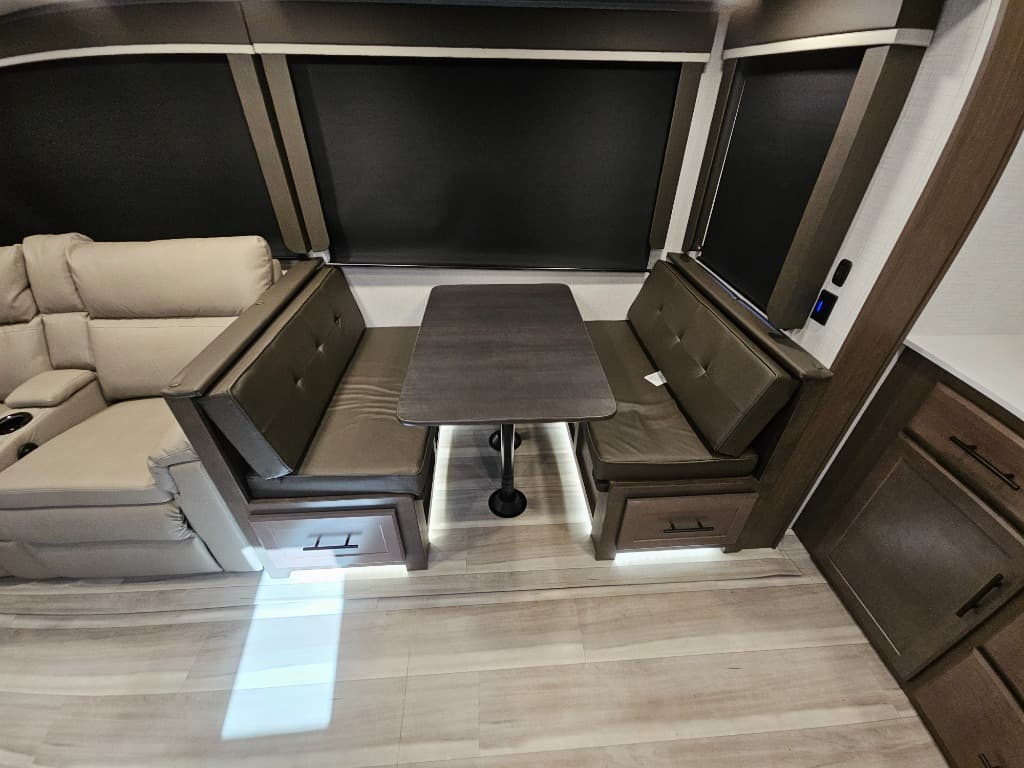 2026 Keystone RV 2026 Keystone RV Cougar Half-Ton - thumbnail 9