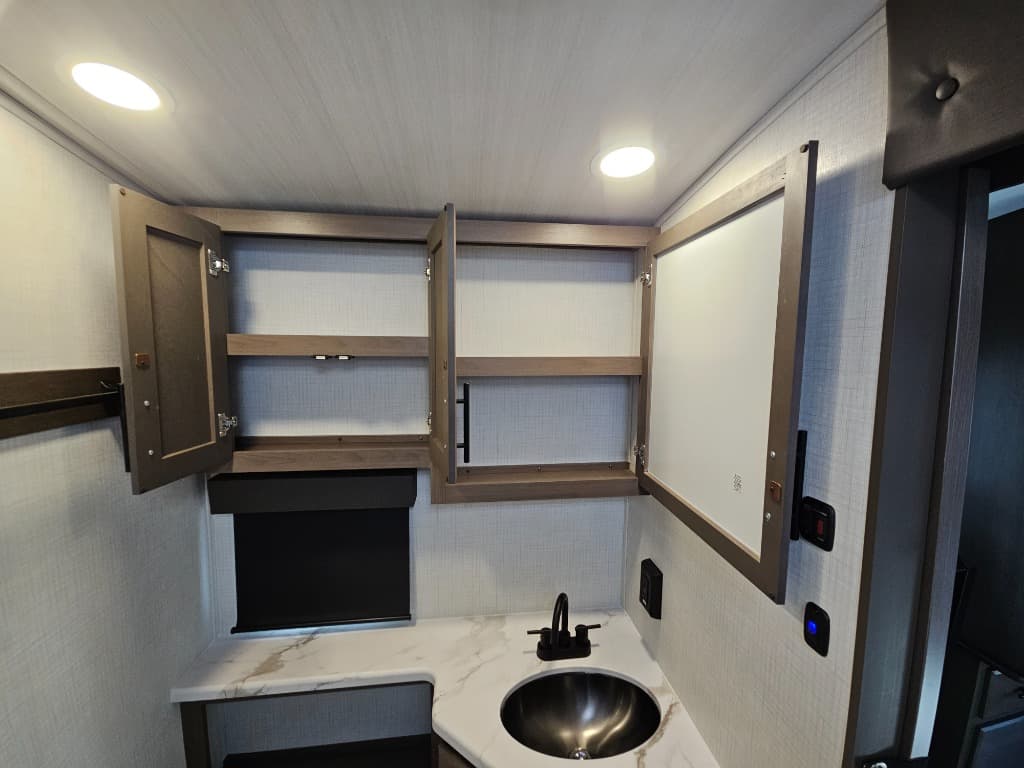 2026 Keystone RV 2026 Keystone RV Cougar Half-Ton - thumbnail 32