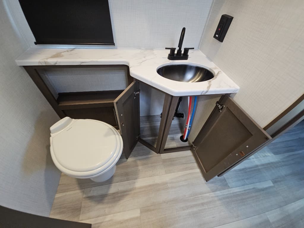 2026 Keystone RV 2026 Keystone RV Cougar Half-Ton - thumbnail 35