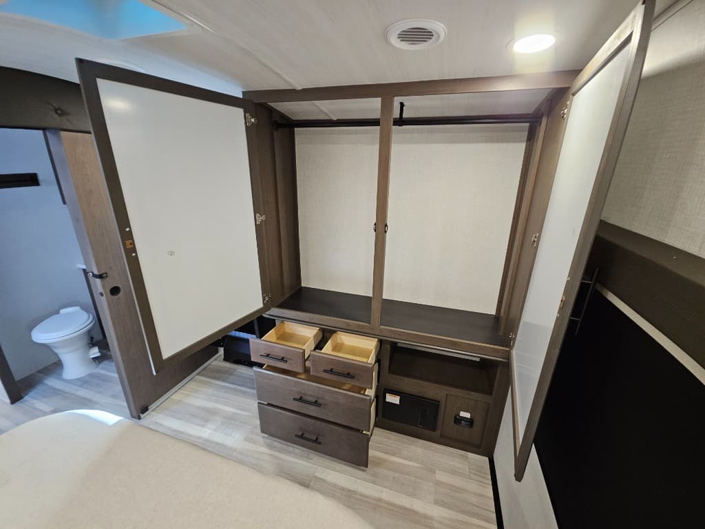 2026 Keystone RV 2026 Keystone RV Cougar Half-Ton - thumbnail 41