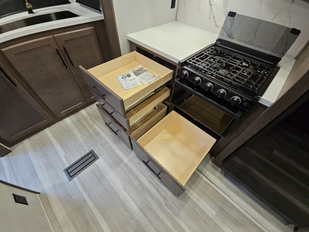 2026 Keystone RV 2026 Keystone RV Cougar Half-Ton - thumbnail 24