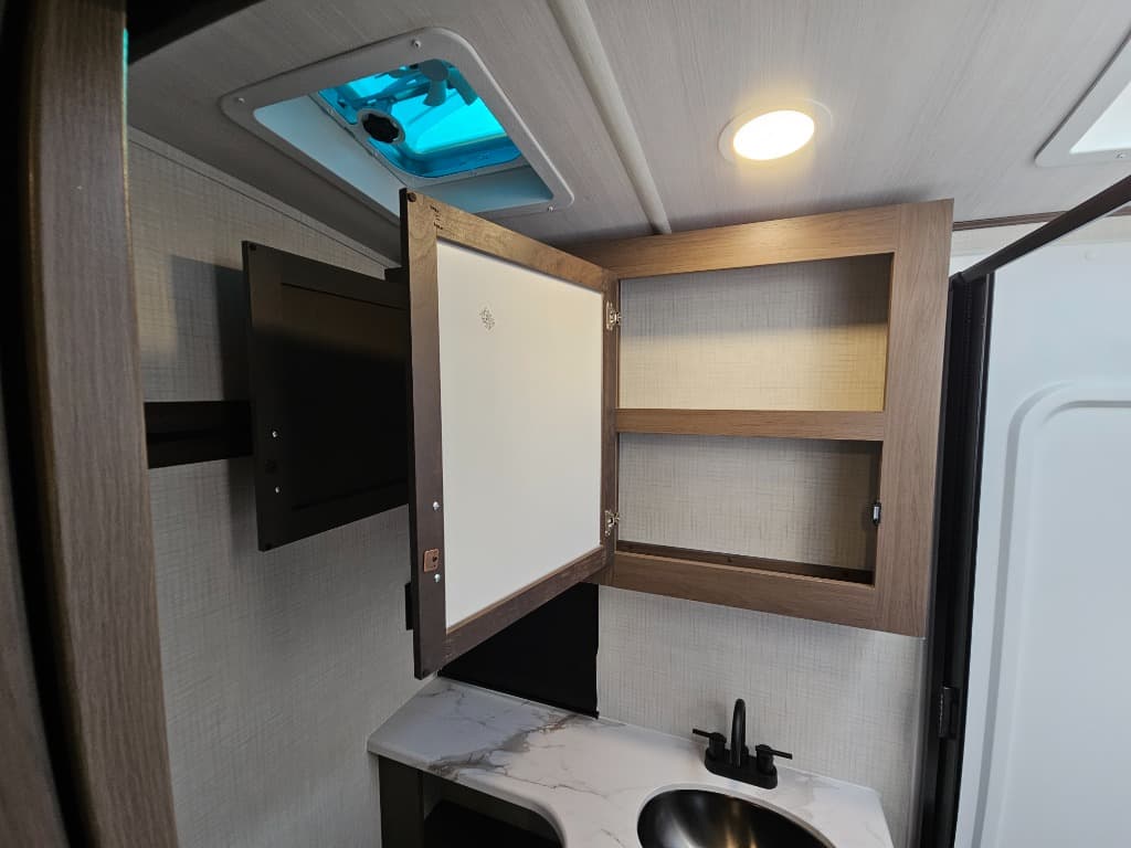 2026 Keystone RV 2026 Keystone RV Cougar Half-Ton - thumbnail 34