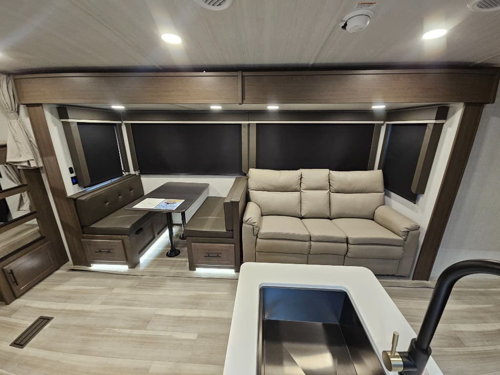 2026 Keystone RV 2026 Keystone RV Cougar Half-Ton - thumbnail 9