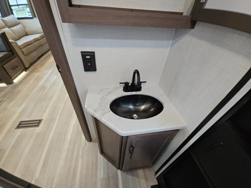 2026 Keystone RV 2026 Keystone RV Cougar Half-Ton - thumbnail 44