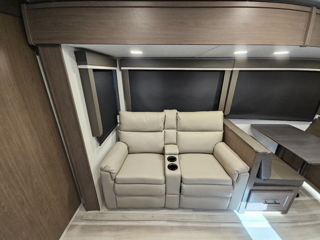 2026 Keystone RV 2026 Keystone RV Cougar Half-Ton - thumbnail 12