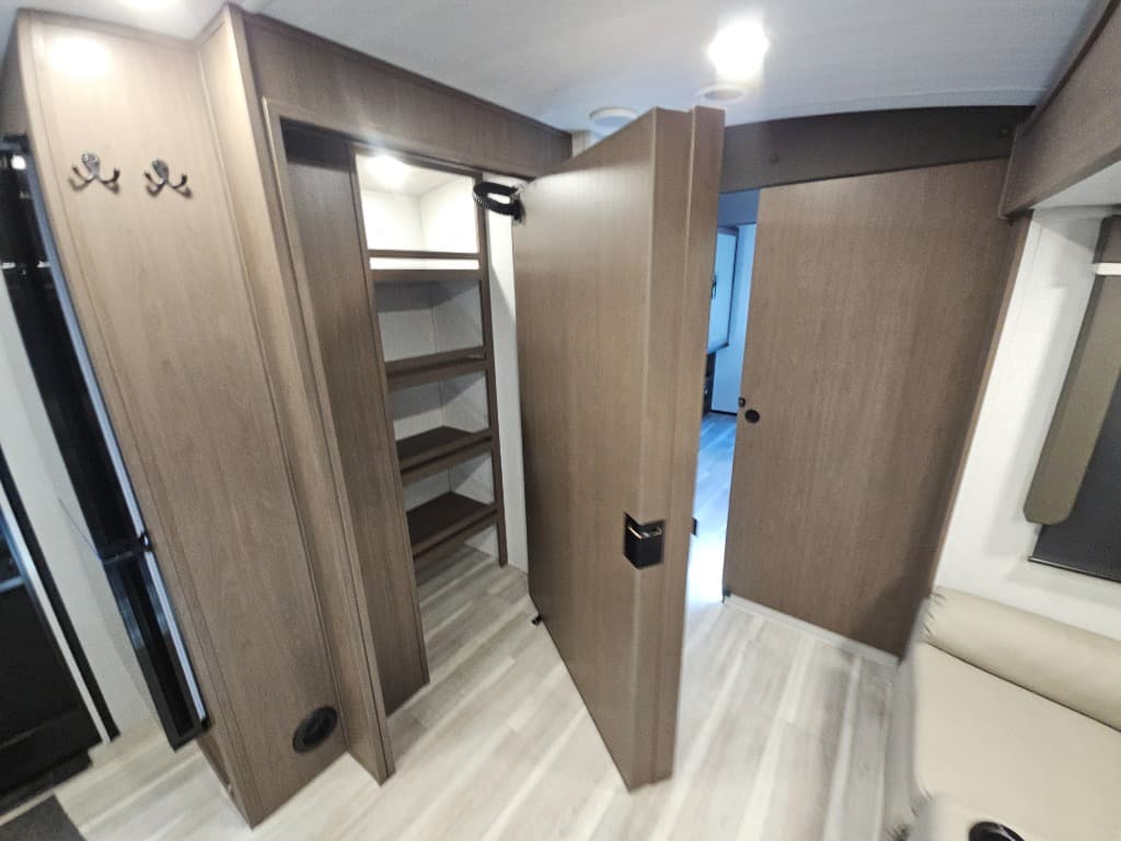 2026 Keystone RV 2026 Keystone RV Cougar Half-Ton - thumbnail 17