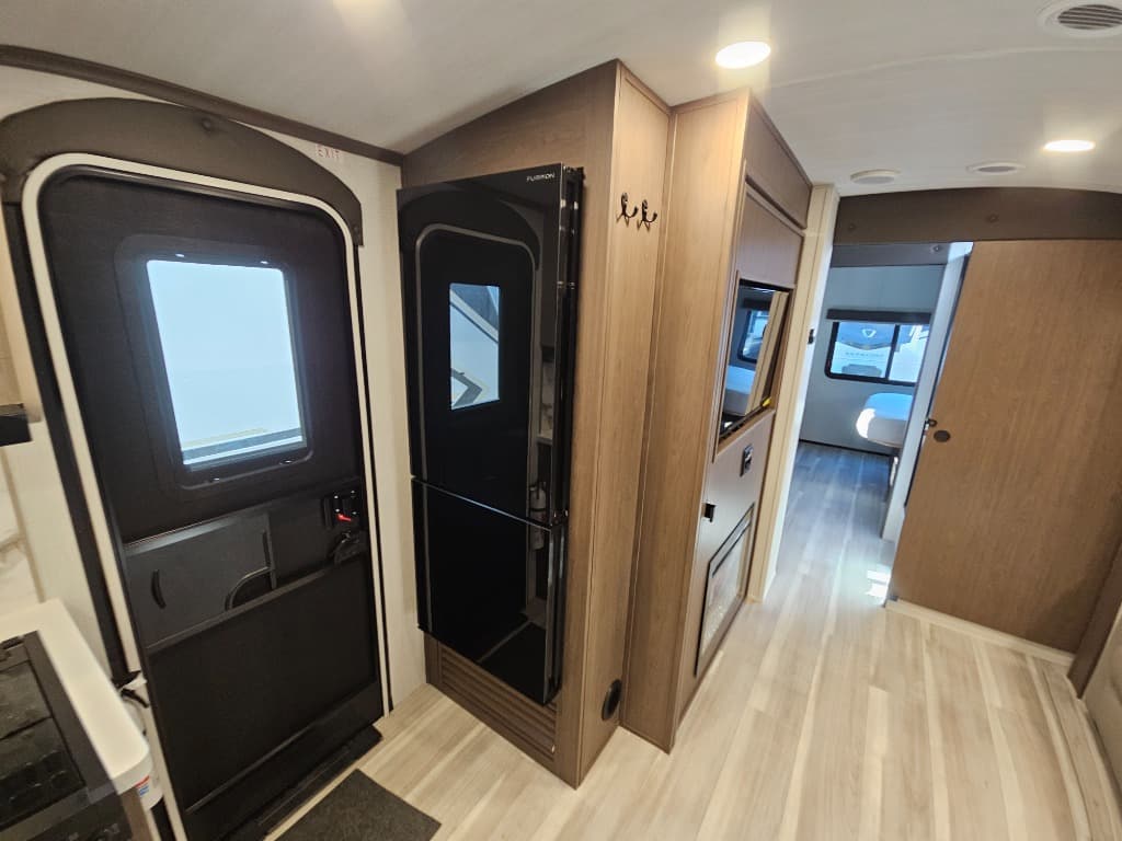 2026 Keystone RV 2026 Keystone RV Cougar Half-Ton - thumbnail 18