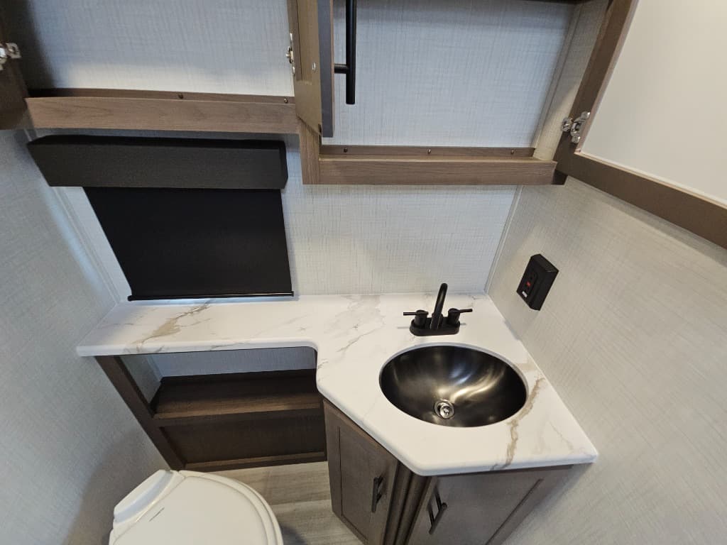 2026 Keystone RV 2026 Keystone RV Cougar Half-Ton - thumbnail 34