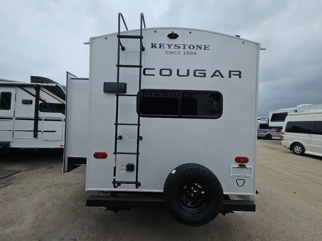 2026 Keystone RV 2026 Keystone RV Cougar Half-Ton - thumbnail 3
