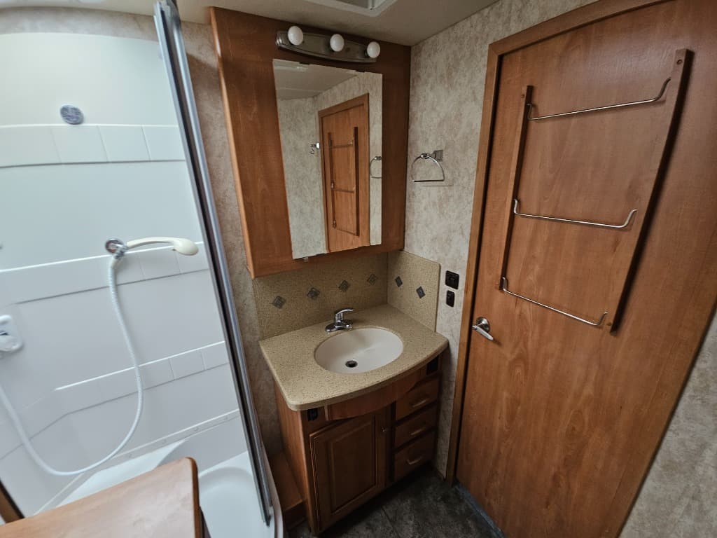 2010 Winnebago 2010 Winnebago Journey - thumbnail 57