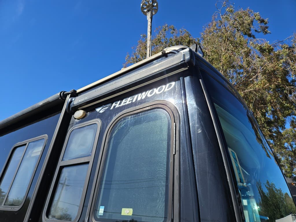 2007 Fleetwood 2007 Fleetwood Discovery - thumbnail 51