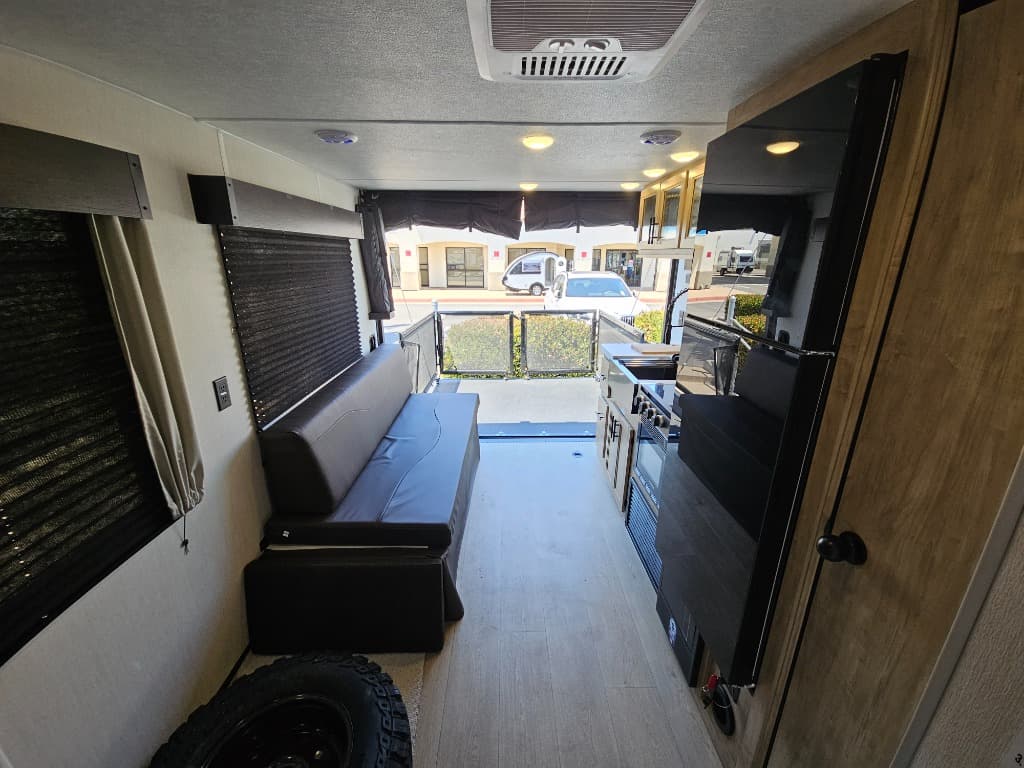 2026 Forest River 2026 Forest River Cherokee Grey Wolf Toy Hauler - thumbnail 14